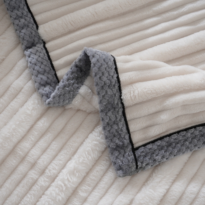 91家纺网 家纺一手货源 找家纺 巴木赫 2024新款子母抽条兔毛绒绒毯毯子 奶白