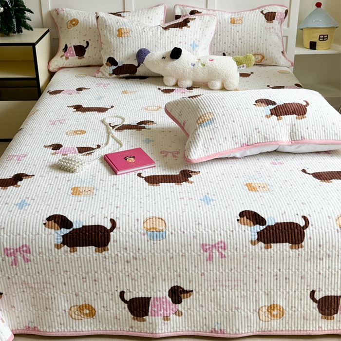 91家纺网 家纺一手货源 找家纺 萝莉家纺 2024爆款印花牛奶绒夹棉绗缝床盖三件套 斑点狗狗