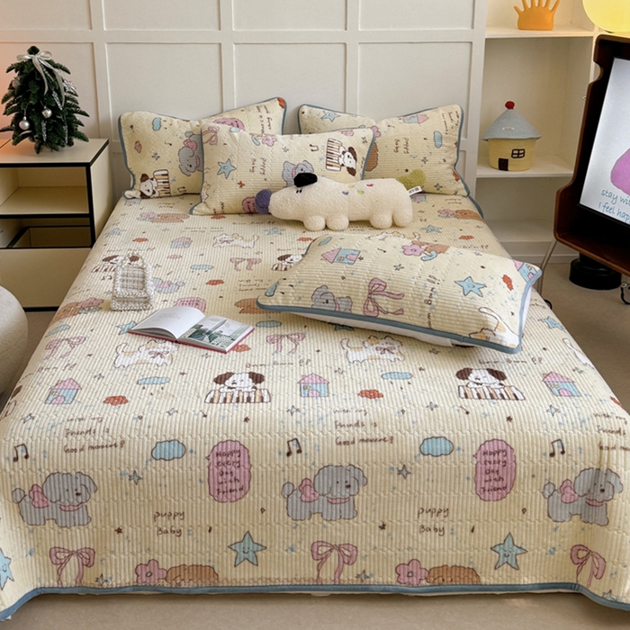 91家纺网 家纺一手货源 找家纺 萝莉家纺 2024爆款印花牛奶绒夹棉绗缝床盖三件套 猫咪的花园