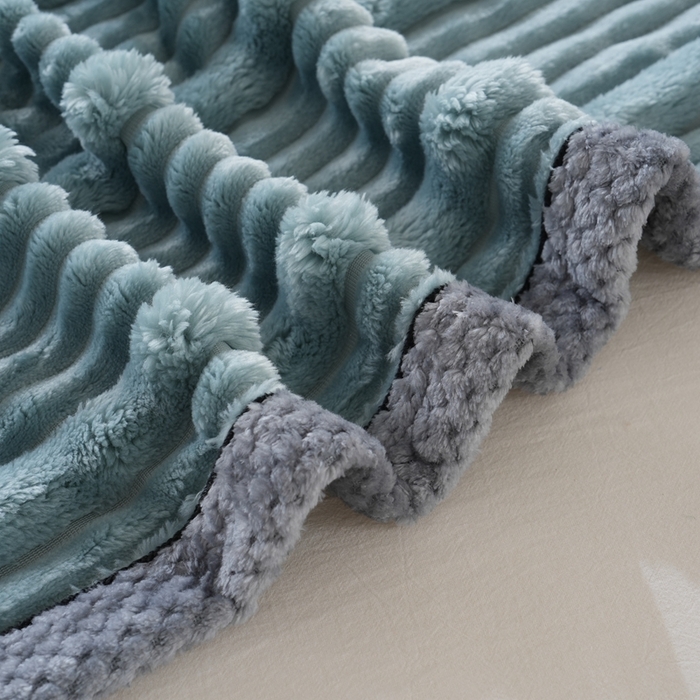 91家纺网 家纺一手货源 找家纺 巴木赫 2024新款子母抽条兔毛绒绒毯毯子 宾利蓝