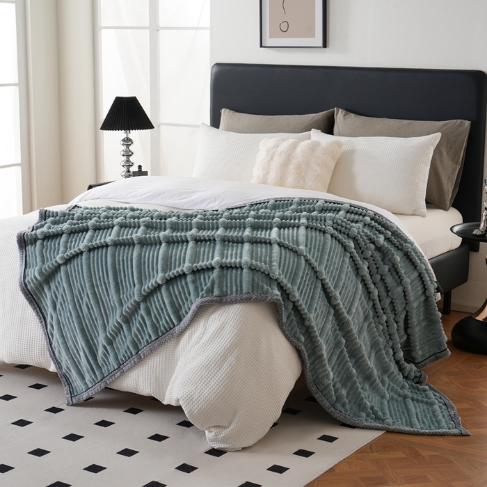 91家纺网 家纺一手货源 找家纺 巴木赫 2024新款子母抽条兔毛绒绒毯毯子 宾利蓝