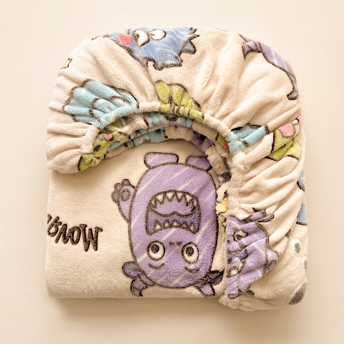 91家纺网 家纺一手货源 找家纺 韩巢家纺 2024新款加厚雪花绒卡通印花保暖牛奶绒珊瑚绒床笠三件套 小怪兽