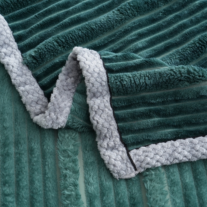91家纺网 家纺一手货源 找家纺 巴木赫 2024新款子母抽条兔毛绒绒毯毯子 墨绿