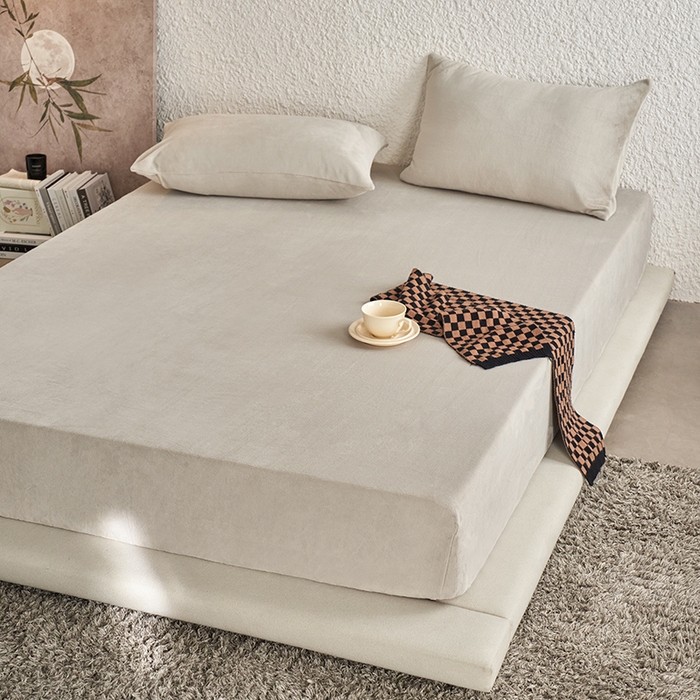 91家纺网 家纺一手货源 找家纺 千朵森 2024新款A类纯色牛奶绒单床笠-芙妮系列-风格一 芙妮-苏木浅灰