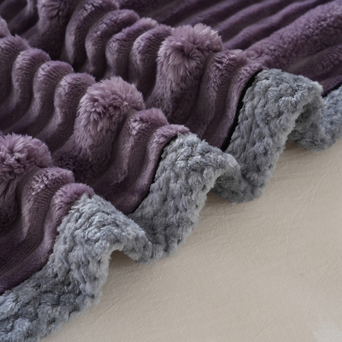 91家纺网 家纺一手货源 找家纺 巴木赫 2024新款子母抽条兔毛绒绒毯毯子 葡萄紫