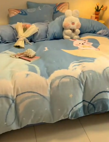 91家纺网 家纺一手货源 找家纺 新方向 2025新款全消光A类儿童牛奶绒四件套-萌萌兔 萌萌兔-蓝