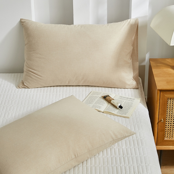 91家纺网 家纺一手货源 找家纺 呦呦南宋 纯棉简约款枕套 母婴级A类全棉色织水洗棉无印风单品一对装全棉枕头套 咖色（简约款）