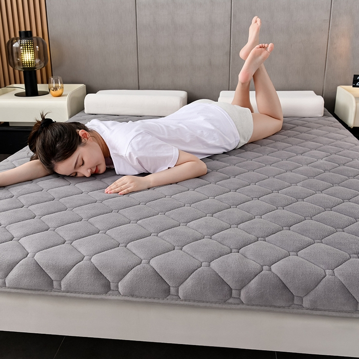 91家纺网 家纺一手货源 找家纺 亿丁点床垫 2024新款加厚宝宝绒抗压床垫 宝宝绒灰色