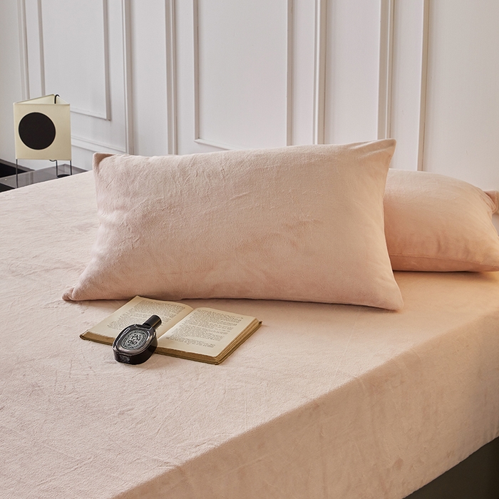 91家纺网 家纺一手货源 找家纺 千朵森 2024新款A类纯色牛奶绒单床笠-芙妮系列-风格二 芙妮-香草粉