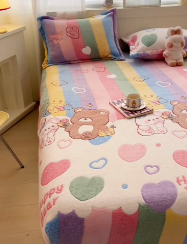 91家纺网 家纺一手货源 找家纺 韩巢家纺 2024新款加厚雪花绒卡通印花保暖牛奶绒珊瑚绒床笠三件套 小怪兽