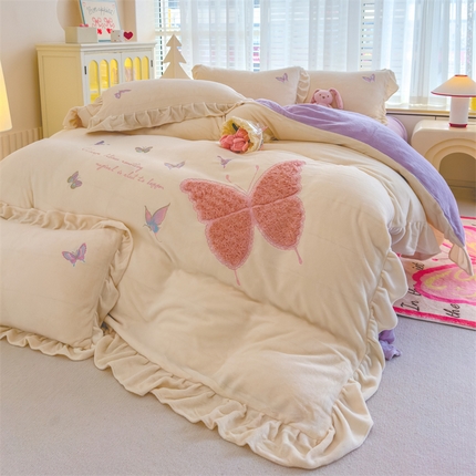 灰鲸 2025新款A类牛奶绒玫瑰兔毛贴布绣四件套 贴布绣蝶恋-奶昔白+雅紫