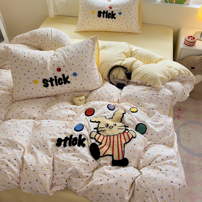 91家纺网 家纺一手货源 找家纺 眠帛家居 2024新款加厚磨毛水洗棉毛巾绣加印大版卡通四件套 兔兔