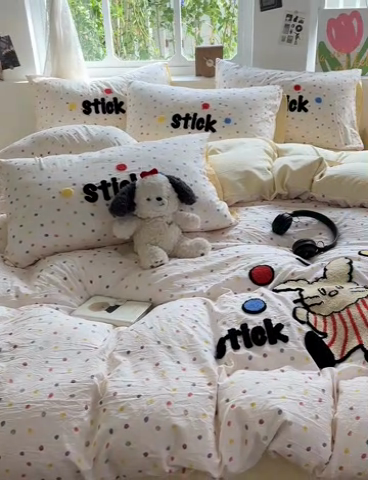 91家纺网 家纺一手货源 找家纺 眠帛家居 2024新款加厚磨毛水洗棉毛巾绣加印大版卡通四件套 兔兔