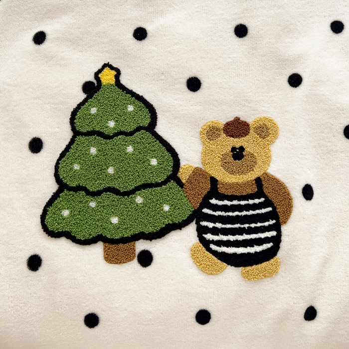 91家纺网 家纺一手货源 找家纺 乐童家纺 2024新款高克重牛奶绒小清新印＋绣系列四件套 波点小熊