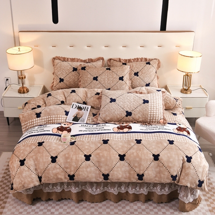 91家纺网 家纺一手货源 找家纺 （总）雅眠居 2025新款直播爆款牛奶绒印花床盖四件套双层蕾丝花边床裙单件三件套