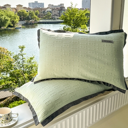 91家纺网 家纺一手货源 找家纺 总【呦呦南宋】2025 纯棉A类针织拉链款银标枕套48✖74cm撞色设计感立体花纹四季通用一对装重磅全棉单品枕头套