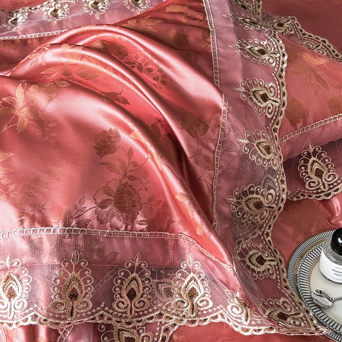 91家纺网 家纺一手货源 找家纺 七夜居 2025新款蕾丝花边欧式贡缎提花四件套礼盒装 花漾-红