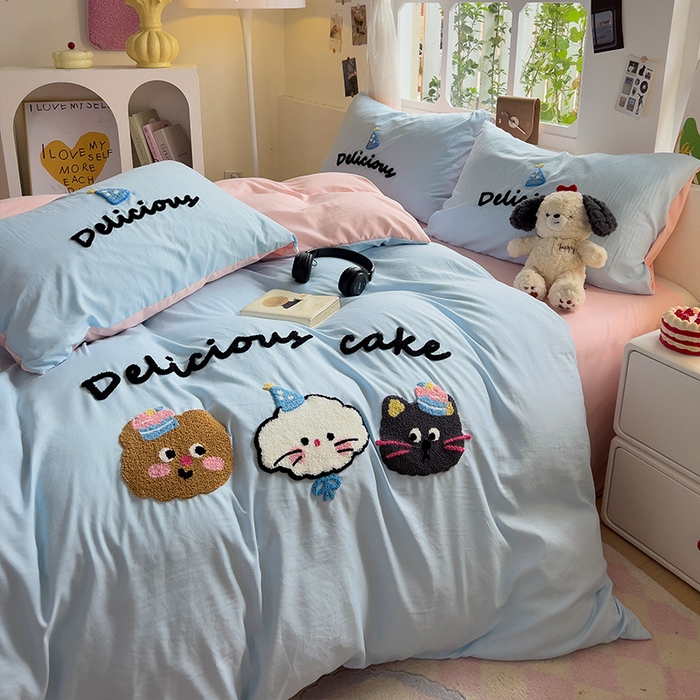 91家纺网 家纺一手货源 找家纺 眠帛家居 2024新款加厚磨毛水洗棉毛巾绣加印大版卡通四件套 花花