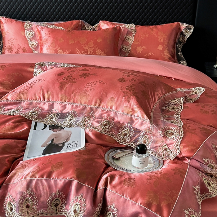 91家纺网 家纺一手货源 找家纺 七夜居 2025新款蕾丝花边欧式贡缎提花四件套礼盒装 花漾-红