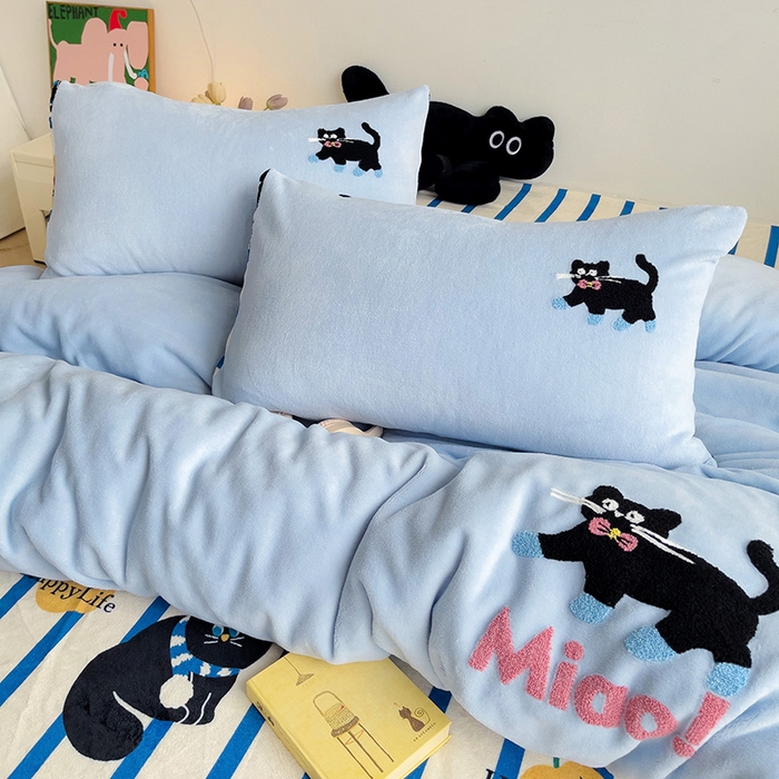 91家纺网 家纺一手货源 找家纺 乐童家纺 2024新款高克重牛奶绒小清新印＋绣系列四件套 哈基米