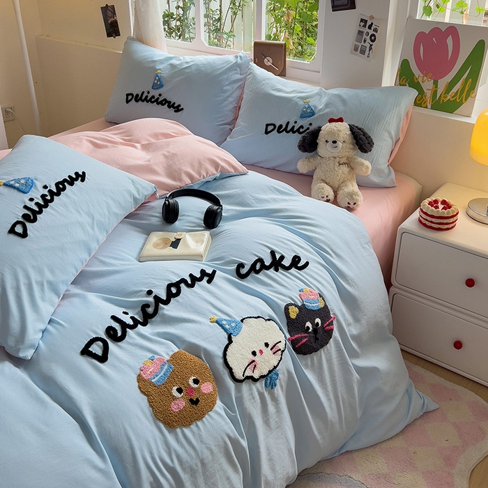 91家纺网 家纺一手货源 找家纺 眠帛家居 2024新款加厚磨毛水洗棉毛巾绣加印大版卡通四件套 花花