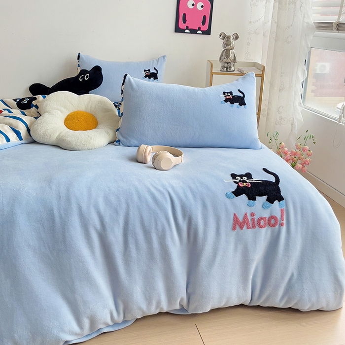 91家纺网 家纺一手货源 找家纺 乐童家纺 2024新款高克重牛奶绒小清新印＋绣系列四件套 哈基米