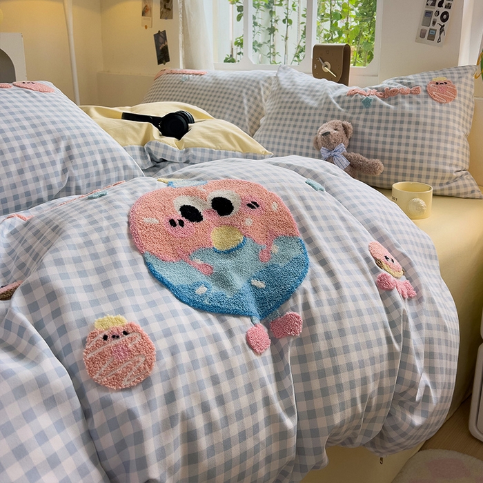 91家纺网 家纺一手货源 找家纺 眠帛家居 2024新款加厚磨毛水洗棉毛巾绣加印大版卡通四件套 甜甜圈