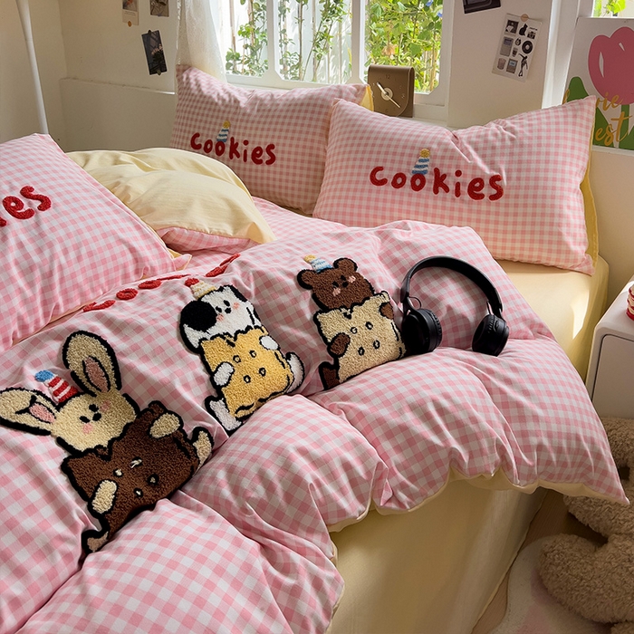 91家纺网 家纺一手货源 找家纺 眠帛家居 2024新款加厚磨毛水洗棉毛巾绣加印大版卡通四件套 可乐