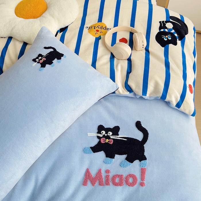 91家纺网 家纺一手货源 找家纺 乐童家纺 2024新款高克重牛奶绒小清新印＋绣系列四件套 哈基米