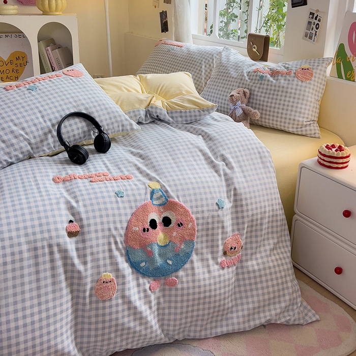 91家纺网 家纺一手货源 找家纺 眠帛家居 2024新款加厚磨毛水洗棉毛巾绣加印大版卡通四件套 甜甜圈