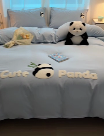 91家纺网 家纺一手货源 找家纺 葡萄家 2024新款超柔水洗棉毛巾绣四件套熊猫天空蓝