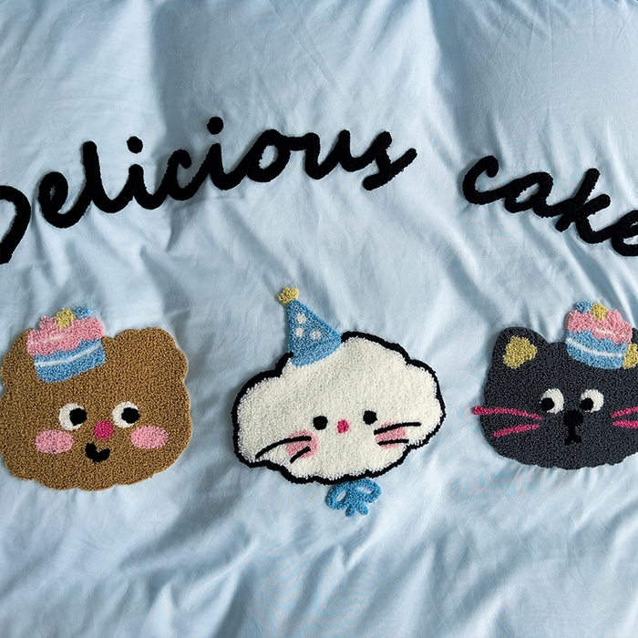 91家纺网 家纺一手货源 找家纺 眠帛家居 2024新款加厚磨毛水洗棉毛巾绣加印大版卡通四件套 花花