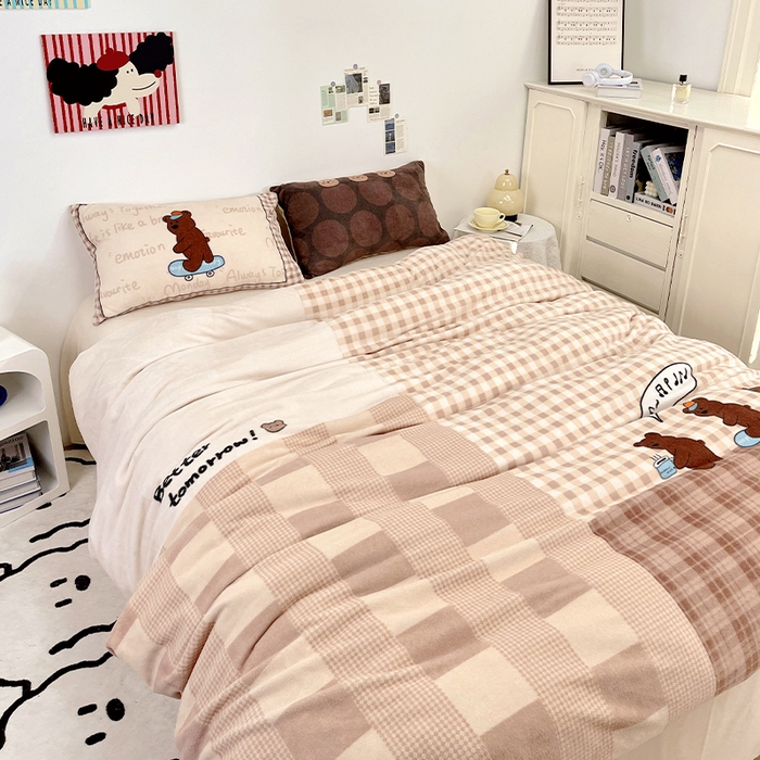 91家纺网 家纺一手货源 找家纺 浩诚 2024新款ins风牛奶绒印花四件套 滑板小熊