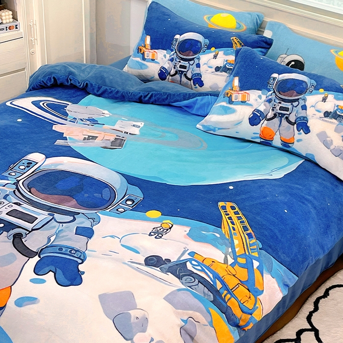 91家纺网 家纺一手货源 找家纺 （总）浩诚 2024新款大版卡通高克重加厚保暖牛奶绒四件套太空人宇航员系列-原创设计