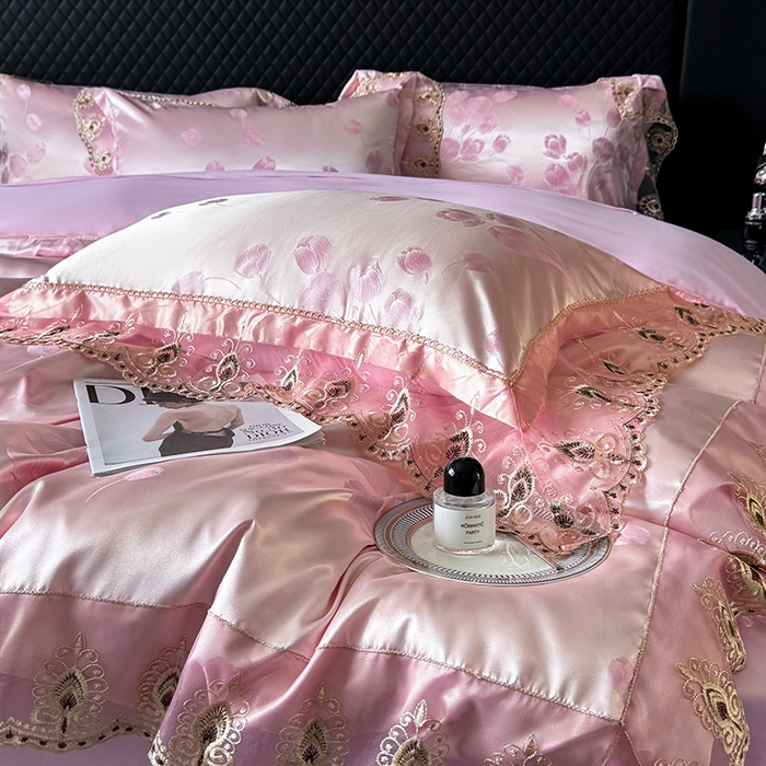 91家纺网 家纺一手货源 找家纺 七夜居 2025新款蕾丝花边欧式贡缎提花四件套礼盒装 风中的故事