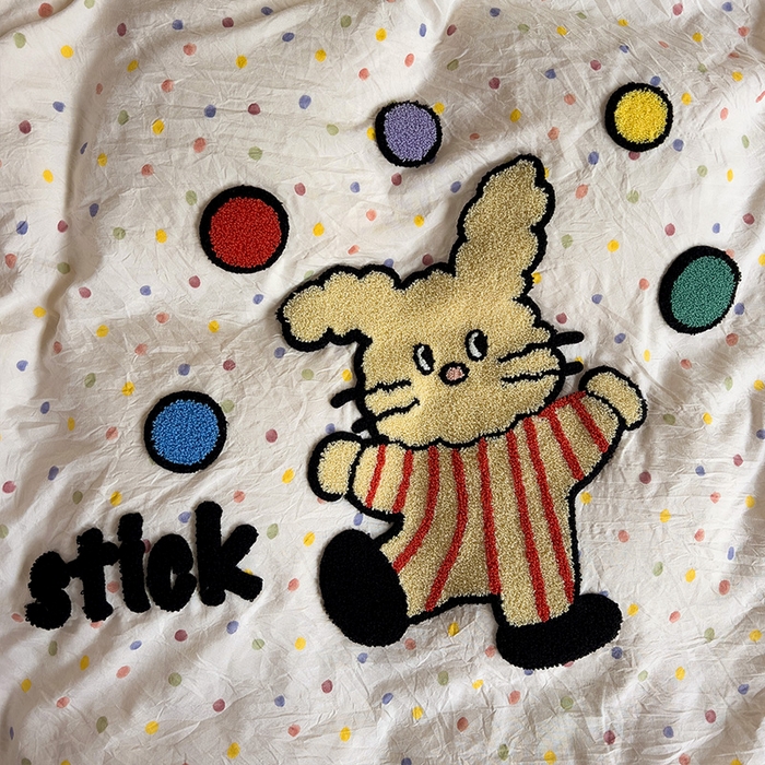 91家纺网 家纺一手货源 找家纺 眠帛家居 2024新款加厚磨毛水洗棉毛巾绣加印大版卡通四件套 兔兔