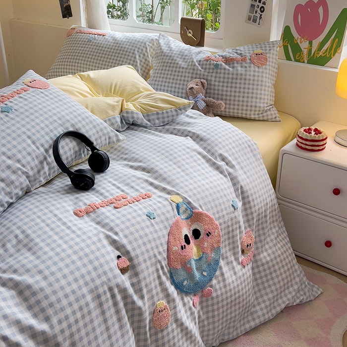 91家纺网 家纺一手货源 找家纺 眠帛家居 2024新款加厚磨毛水洗棉毛巾绣加印大版卡通四件套 甜甜圈