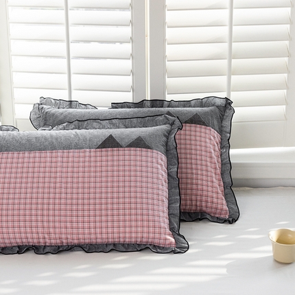 91家纺网 家纺一手货源 找家纺 呦呦南宋 2024新款多层结构拉链款A类纯棉三角枕套48*74cm一对装超声波压棉色织水洗棉全棉单品花边枕头套 飞粉三角