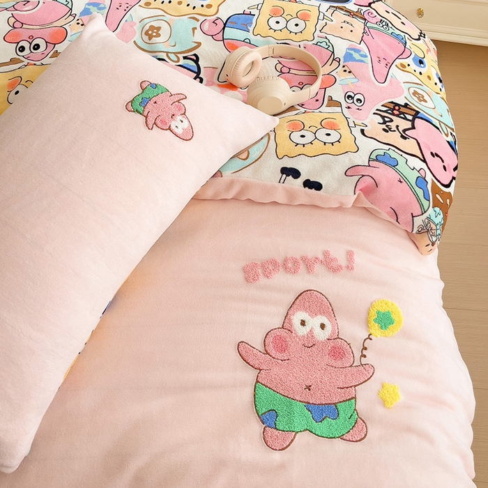 91家纺网 家纺一手货源 找家纺 乐童家纺 2024新款高克重牛奶绒小清新印＋绣系列四件套 派大双