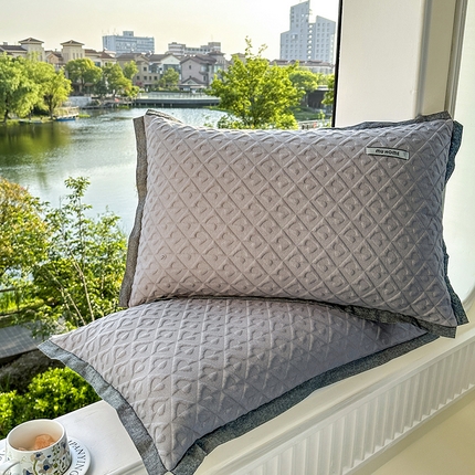 91家纺网 家纺一手货源 找家纺 总【呦呦南宋】2025 纯棉A类针织拉链款银标枕套48✖74cm撞色设计感立体花纹四季通用一对装重磅全棉单品枕头套