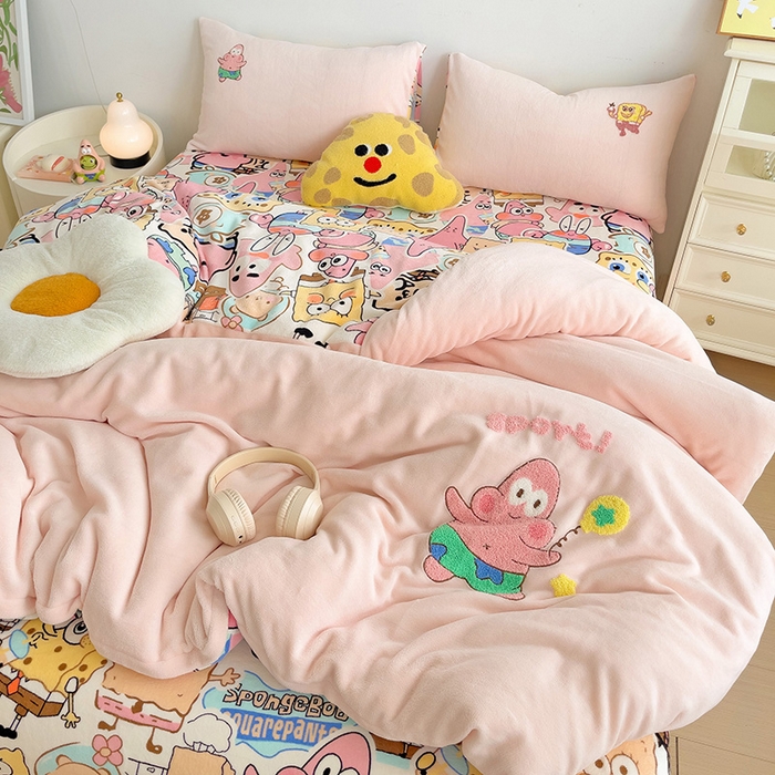 91家纺网 家纺一手货源 找家纺 乐童家纺 2024新款高克重牛奶绒小清新印＋绣系列四件套 派大双