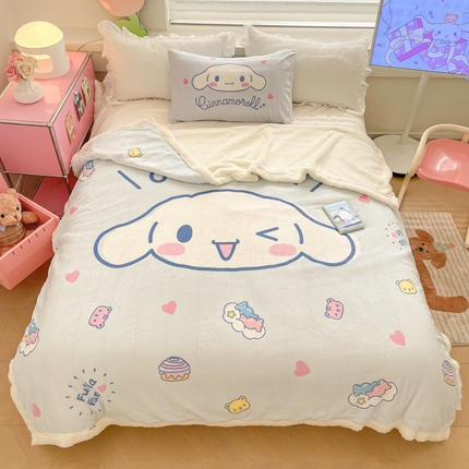 91家纺网 家纺一手货源 找家纺 （总）桃子家居 2024新款A类三丽鸥卡通数码印花大版多功能加厚牛奶绒羊羔绒毛毯组合三件套单品