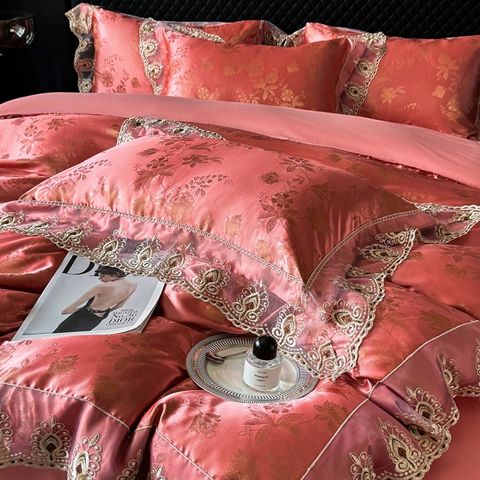 91家纺网 家纺一手货源 找家纺 七夜居 2025新款蕾丝花边欧式贡缎提花四件套礼盒装 花漾-红