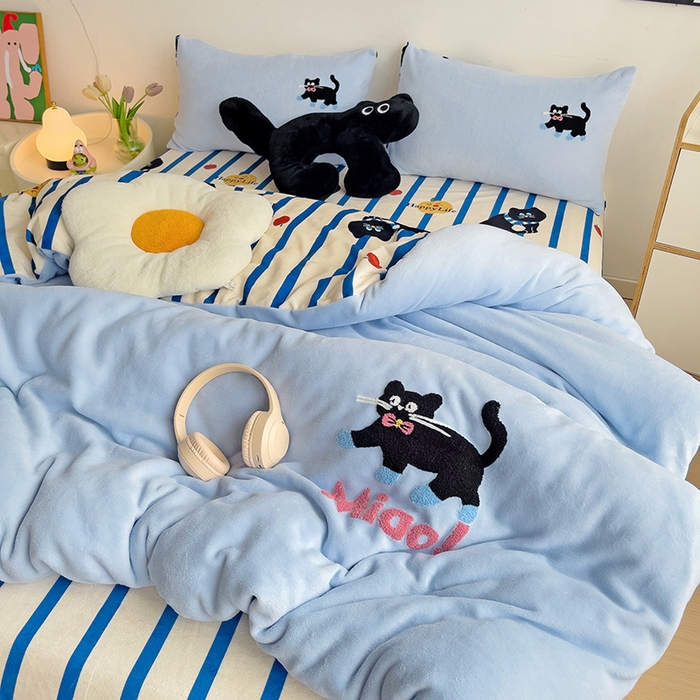 91家纺网 家纺一手货源 找家纺 乐童家纺 2024新款高克重牛奶绒小清新印＋绣系列四件套 哈基米