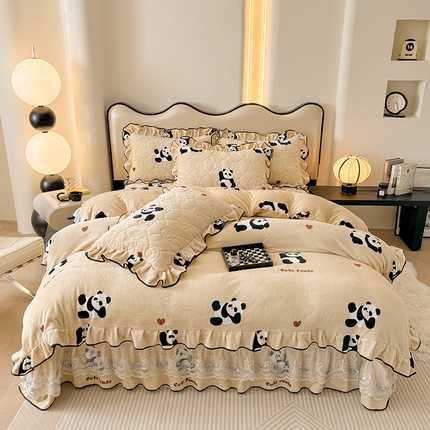 宜凡家纺 2024新款牛奶绒印花夹棉花边床盖四件套 哈喽 熊猫