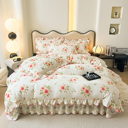 91家纺网 家纺一手货源 找家纺 （总）宜凡家纺 2024新款牛奶绒印花夹棉花边床盖四件套