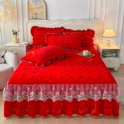 宜凡家纺 2024新款牛奶绒印花夹棉花边床裙三件套 心动时刻 大红
