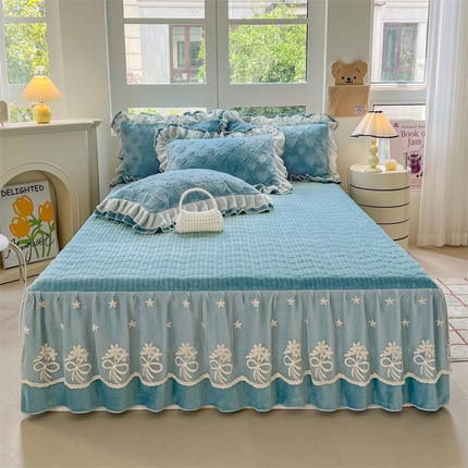 91家纺网 家纺一手货源 找家纺 （总）宜凡家纺 2024新款A类牛奶绒剪花绒床裙三件套