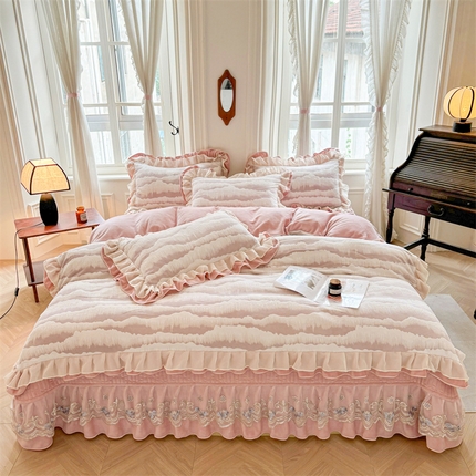 91家纺网 家纺一手货源 找家纺 （总）宜凡家纺 2024新款牛奶绒雕花绒床盖四件套