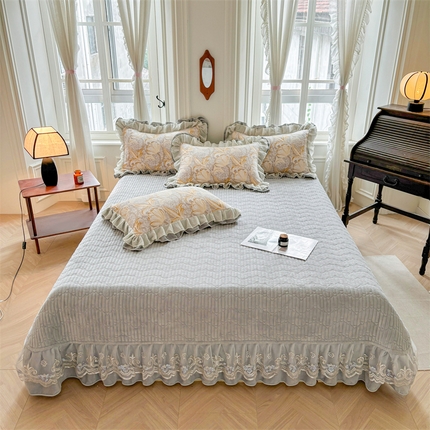 宜凡家纺 2024新款牛奶绒雕花绒床盖三件套 秋日絮语